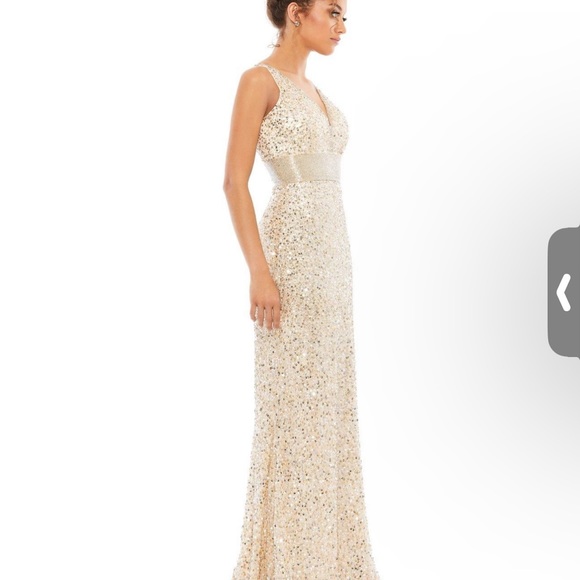 Mac Duggal style 4930 SEQUINED SLEEVELESS V NECK COLUMN GOWN.  size 6 - Picture 4 of 4